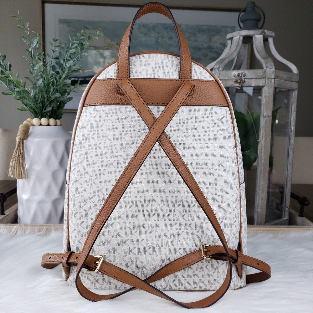 🌺NWT Michael Kors LG Abbey backpack bag Vanilla - Picture 5 of 8